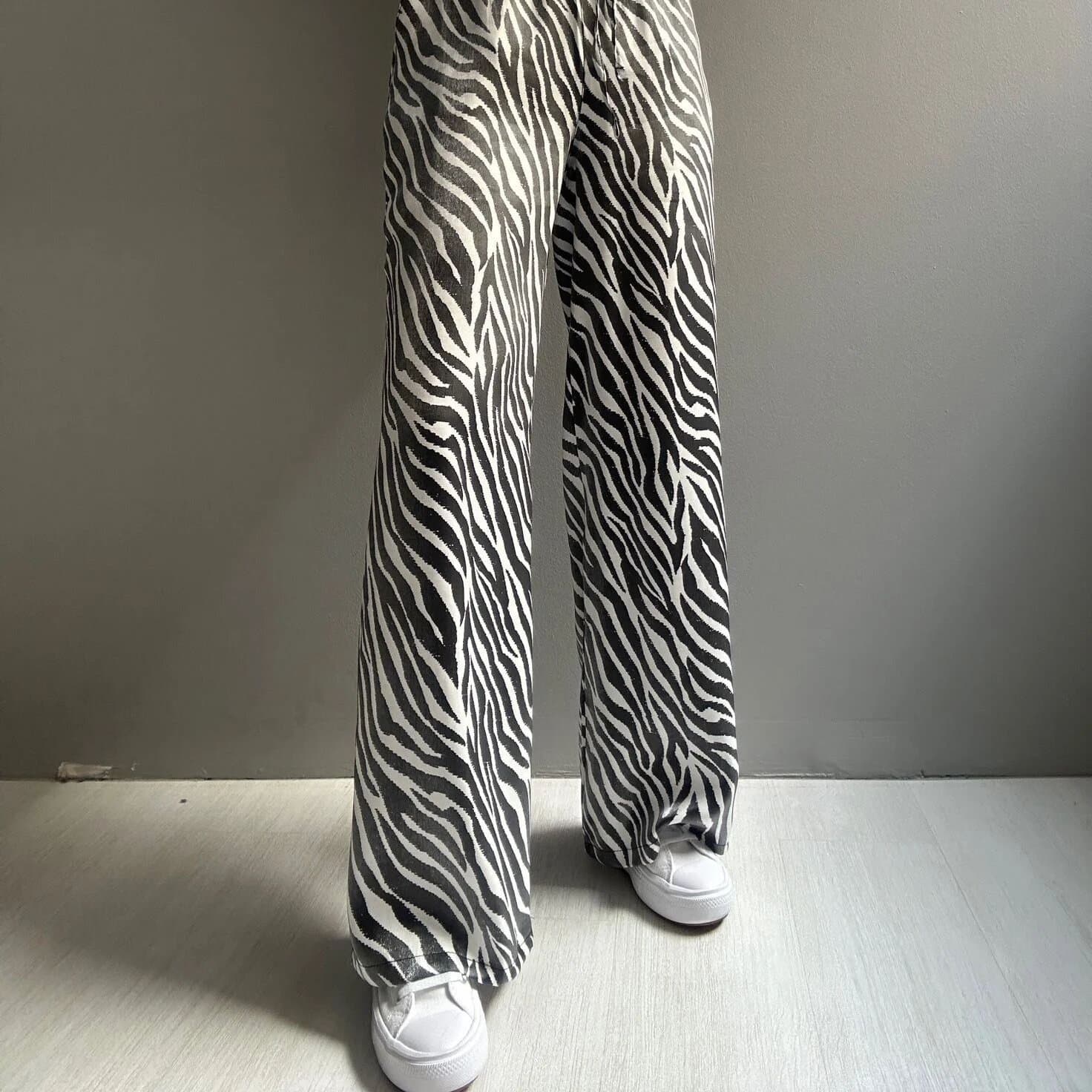 柄 パンツ 伸縮性抜群 ゼブラ柄 ワイドパンツ