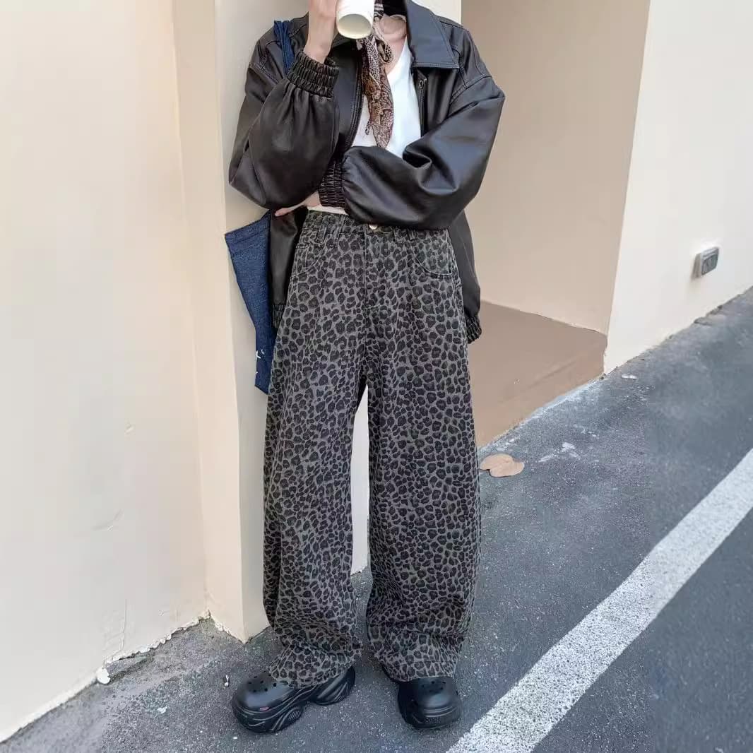 柄 パンツ しなやかヒョウ柄ワイドパンツ