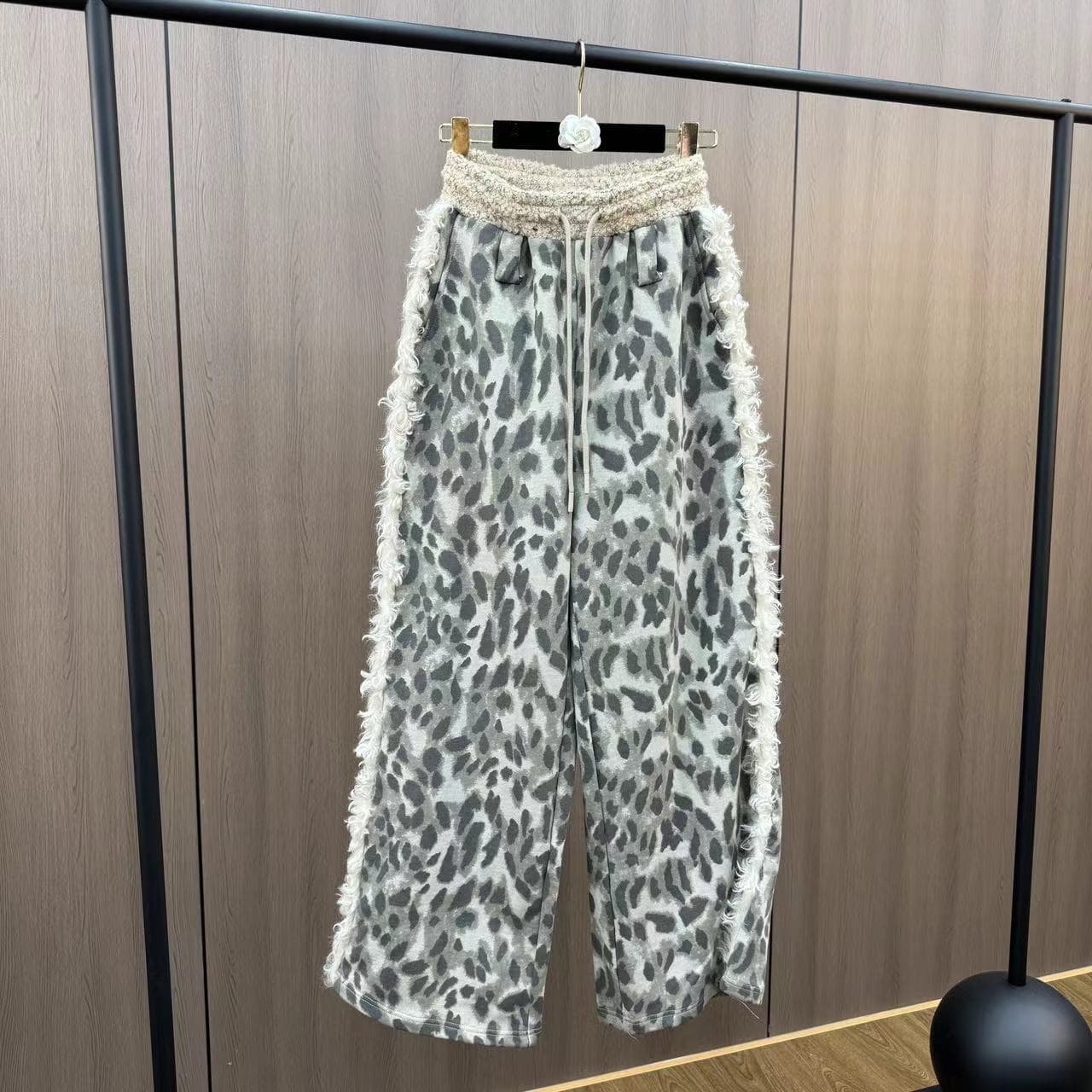 柄 パンツ ふわもこ裾フリンジ ひょう柄パンツ