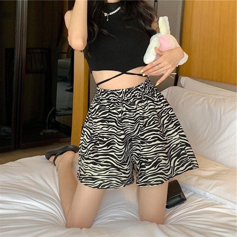 柄 パンツ 夏向きゼブラ柄ワイドショートパンツ