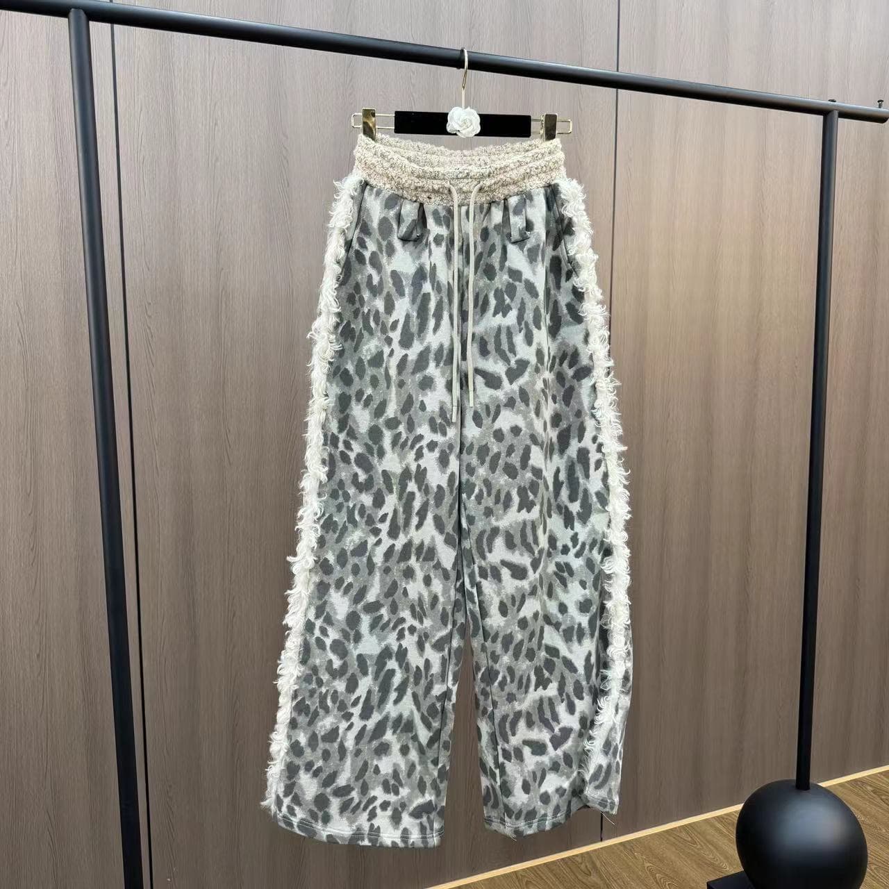 柄 パンツ ふわもこ裾フリンジ ひょう柄パンツ