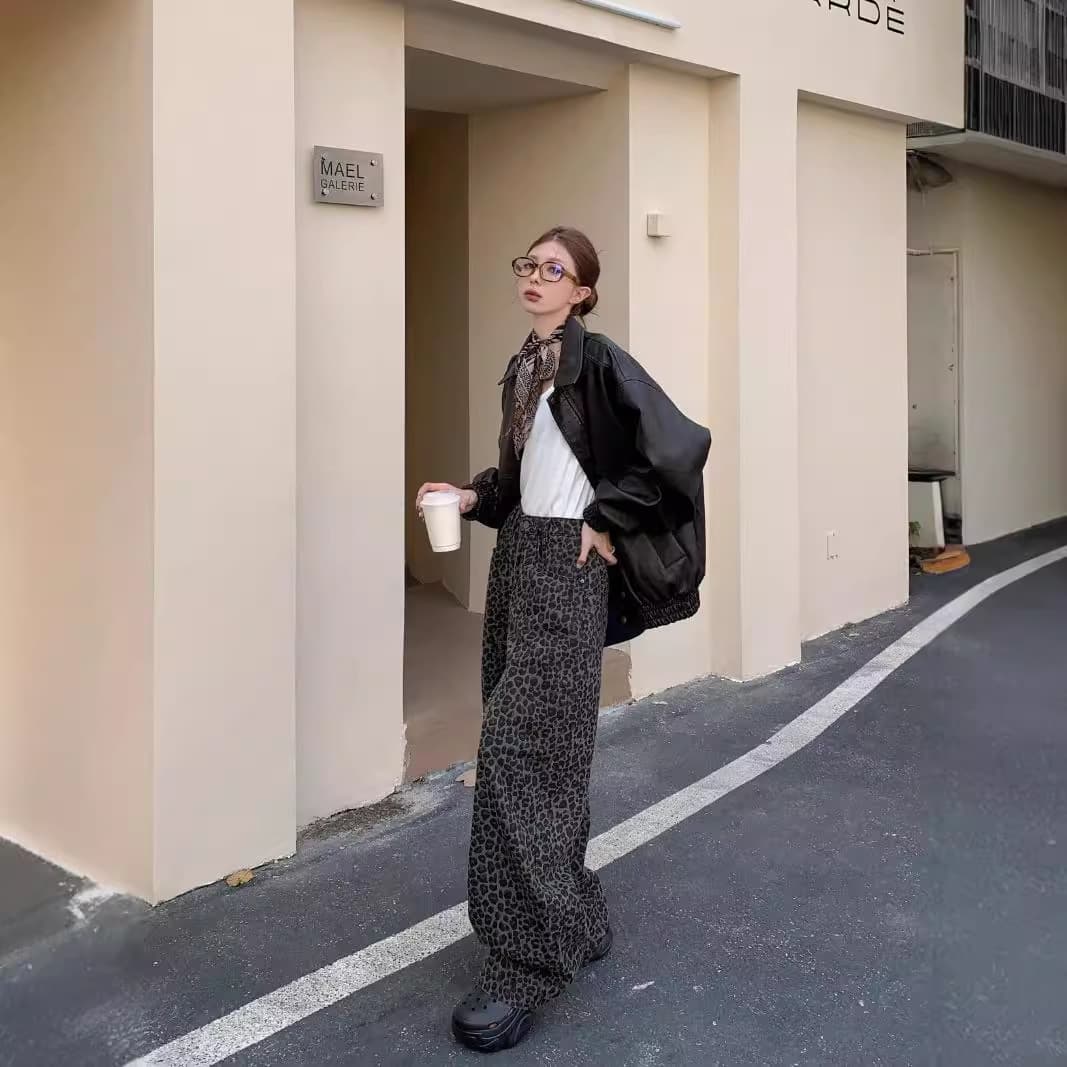 柄 パンツ しなやかヒョウ柄ワイドパンツ