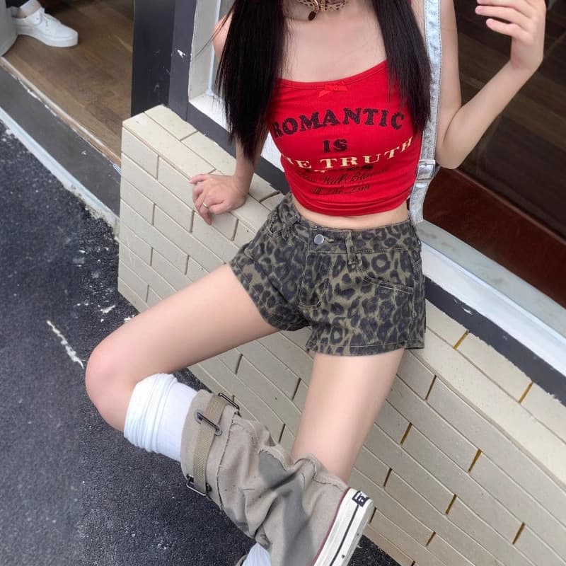 柄 パンツ こなれ感ヒョウ柄デニムショートパンツ