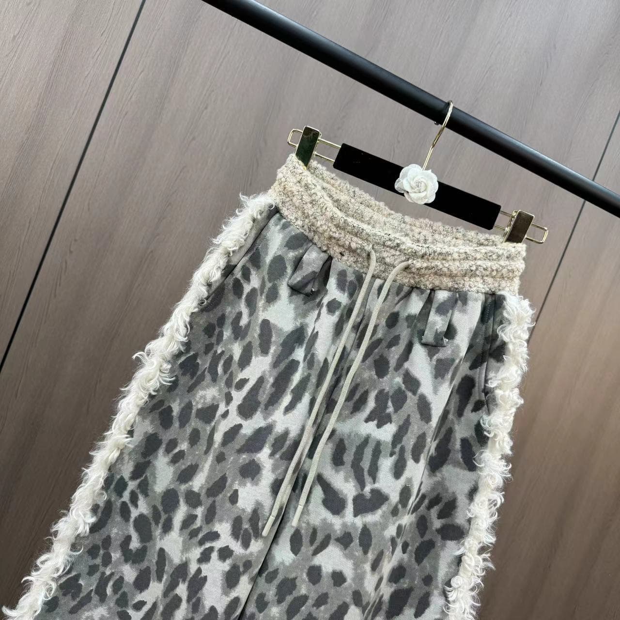柄 パンツ ふわもこ裾フリンジ ひょう柄パンツ