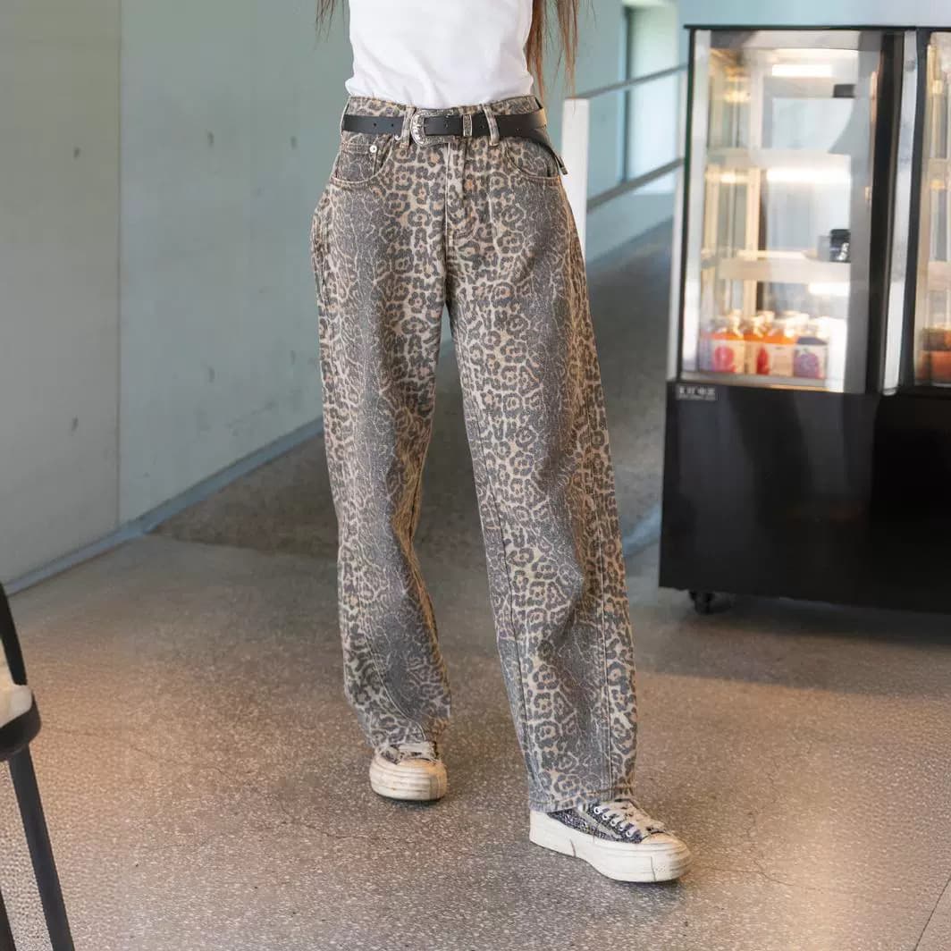 柄 パンツ ワイルドヒョウ柄デニムパンツ