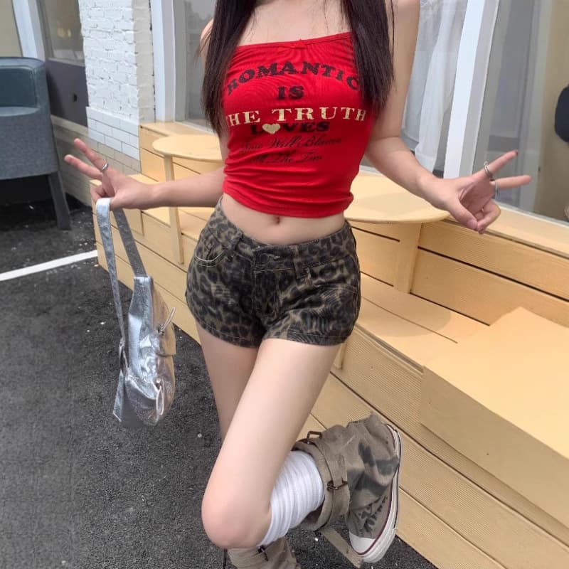 柄 パンツ こなれ感ヒョウ柄デニムショートパンツ