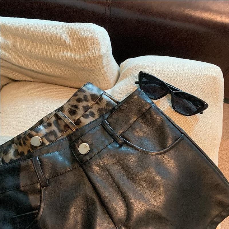 柄 パンツ ヒョウ柄ショートパンツ レザー切替